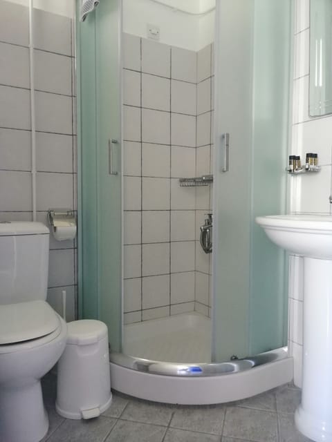 Superior Double or Twin Room, 1 Bedroom, Non Smoking, Sea View | Bathroom | Shower, free toiletries, hair dryer, slippers