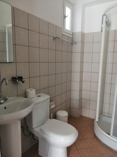 Shower, free toiletries, hair dryer, slippers