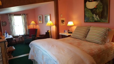 Tree Top Suite | Premium bedding, free WiFi