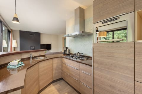 Elite Cottage, 2 Bedrooms | Private kitchen