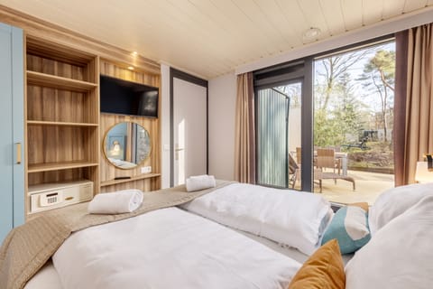 Deluxe Cottage, 2 Bedrooms (VIP) | Free WiFi, bed sheets