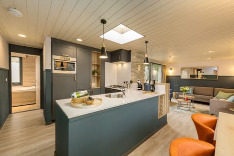 Deluxe Cottage, 3 Bedrooms | Private kitchen | Fridge, microwave, stovetop, dishwasher