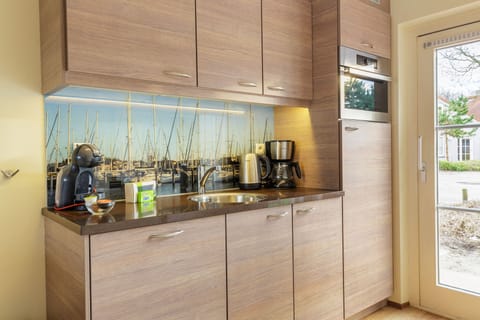 Fridge, microwave, dishwasher, coffee/tea maker