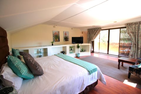 Premium bedding, individually decorated, individually furnished, desk