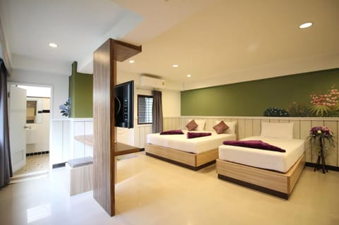 Deluxe Room | Blackout drapes, free WiFi, bed sheets