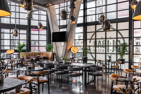 2 restaurants; breakfast, lunch, and dinner served