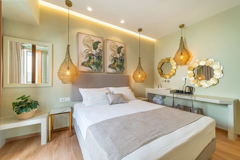 Basic Double Room | In-room safe, desk, soundproofing, free WiFi