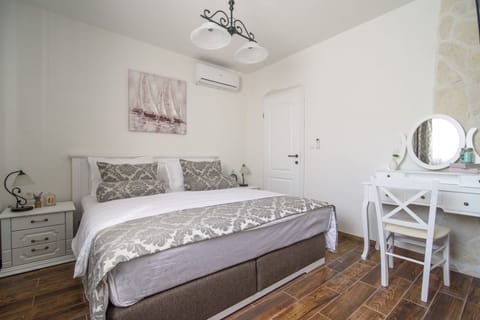 Family Suite, Poolside | Down comforters, in-room safe, desk, blackout drapes