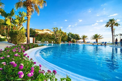 Seasonal outdoor pool, sun loungers
