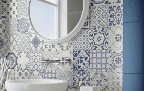 Comfort Apartment, 1 Bedroom | Bathroom | Shower, rainfall showerhead, hair dryer, bidet