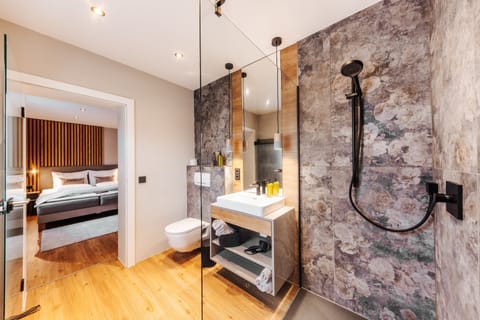 Deluxe Studio, 1 Bedroom, Garden Area | Down comforters, in-room safe, individually decorated, desk