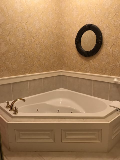 Standard Double Room, Ensuite (Barnside Empire Luxury Su) | Bathroom