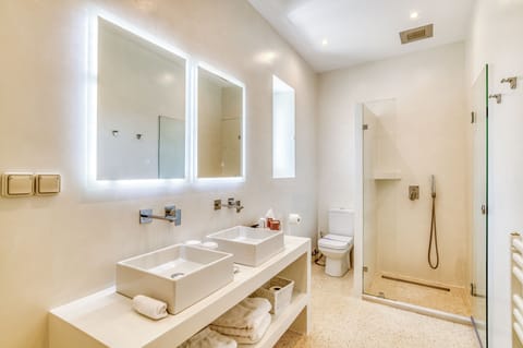 Apartment, 1 Bedroom, Garden View & Sea View (Naxos) | Bathroom | Shower, designer toiletries, hair dryer, bathrobes