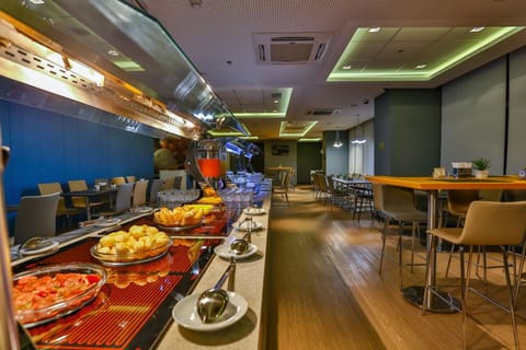 Daily buffet breakfast for a fee