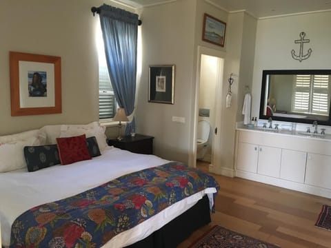 2 bedrooms, premium bedding, in-room safe, iron/ironing board