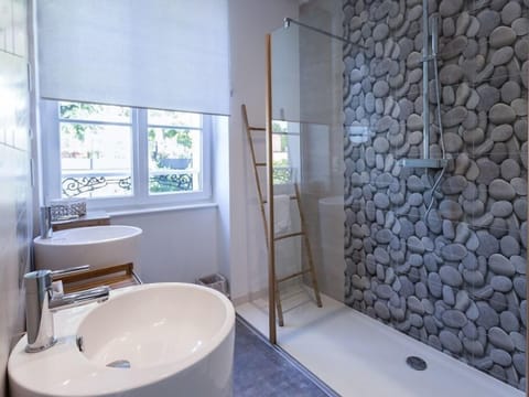 Comfort Double or Twin Room, Private Bathroom (Bambou) | Bathroom