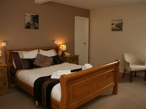 King Room | Iron/ironing board, free WiFi, bed sheets