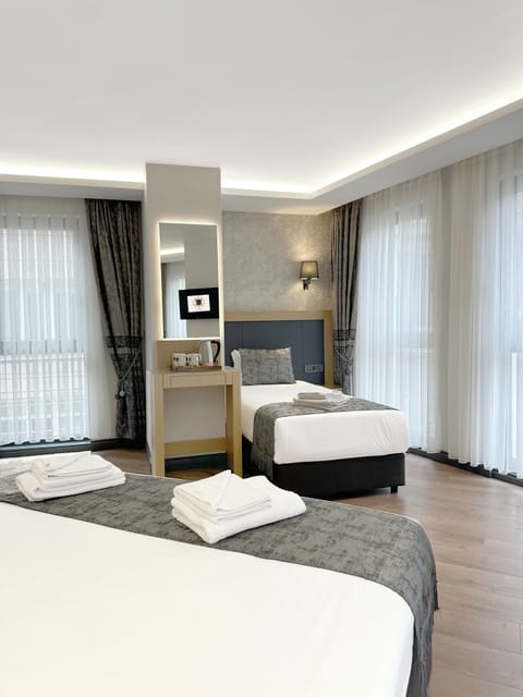 Superior Room | Minibar, in-room safe, desk, laptop workspace