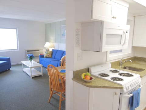 Standard Suite - Main Building | Living area | 32-inch flat-screen TV with cable channels, TV