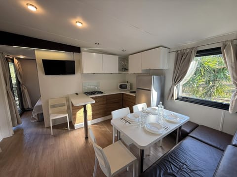 Deluxe Mobile Home, 2 Bedrooms | Private kitchen | Fridge, cookware/dishes/utensils