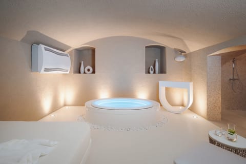 Hot tub, steam room