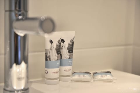 Privilege, Room, 1 Double Bed | Bathroom sink