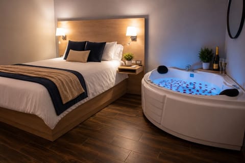 Suite | Private spa tub