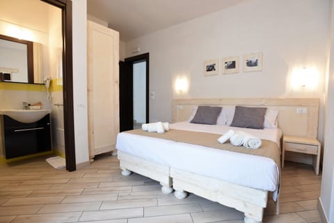 Egyptian cotton sheets, premium bedding, memory foam beds, free minibar