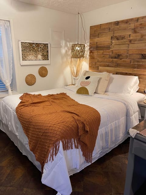 Cottage, 1 Queen Bed | Individually decorated, individually furnished, iron/ironing board