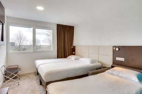 Triple Room | Desk, blackout drapes, soundproofing, iron/ironing board