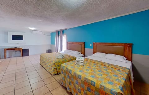 Basic Triple Room | Free WiFi, bed sheets