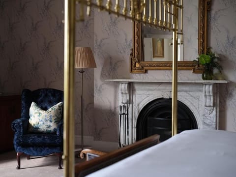 Manor House Suite | Hypo-allergenic bedding, in-room safe, desk, blackout drapes