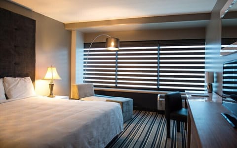 King Premier Room, 1 king bed | Desk, iron/ironing board, rollaway beds, free WiFi