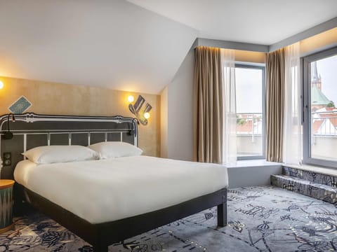 Standard Room, 1 Double Bed, Balcony | Individually decorated, individually furnished, desk, laptop workspace