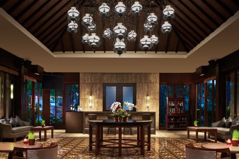 Lobby lounge
