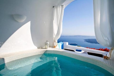Suite (Nefeli) | Private spa tub