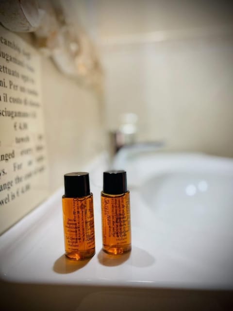 Quadruple Room | Bathroom | Shower, free toiletries, bidet, towels