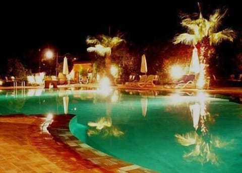 2 outdoor pools