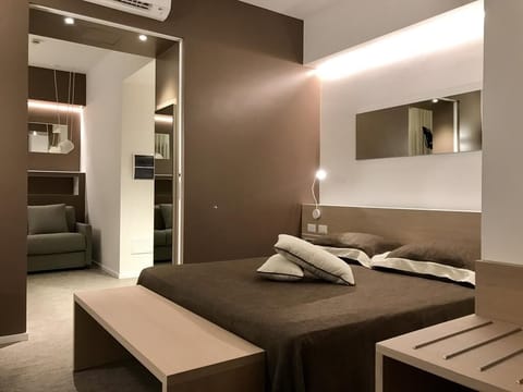 Premium bedding, minibar, in-room safe, desk