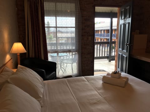 Double Room, 1 Queen Bed | Desk, blackout drapes, iron/ironing board, free WiFi