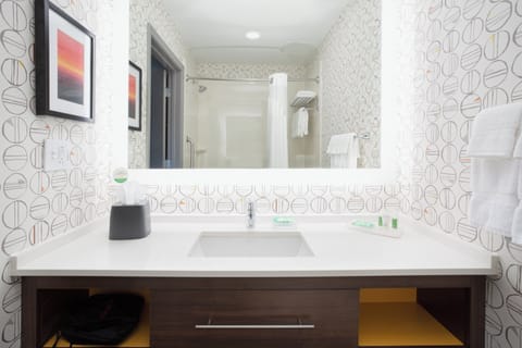 Standard Room | In-room safe, desk, laptop workspace, blackout drapes