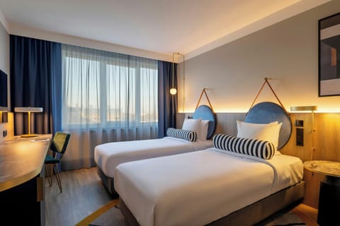 Comfort Room, 2 Twin Beds | Premium bedding, in-room safe, desk, blackout drapes