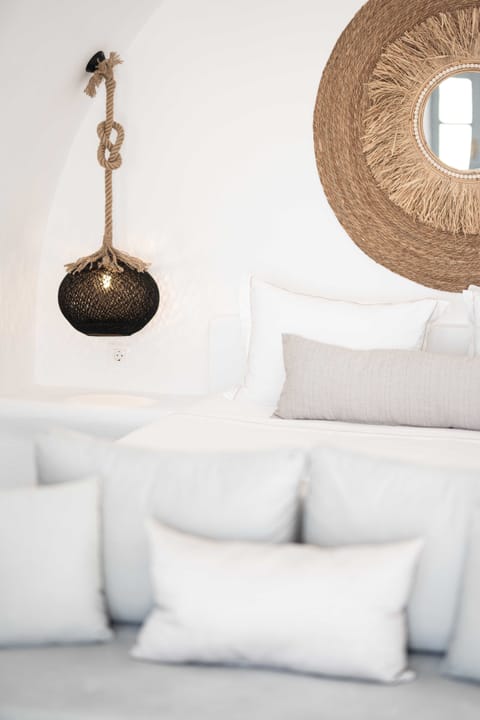 Design Cave Room with Sea View & Caldera View | In-room safe, soundproofing, iron/ironing board, free WiFi