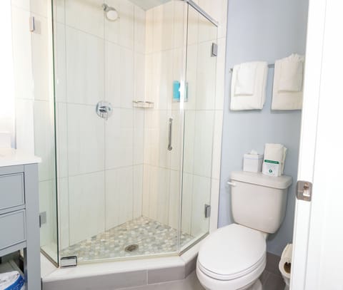 Pool View Studio | Iron/ironing board, free WiFi, bed sheets