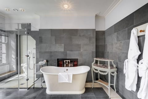 Lovely & Luxury Room | Bathroom | Free toiletries, hair dryer, heated floors, towels