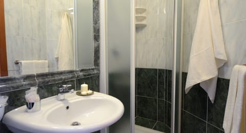 Shower, free toiletries, hair dryer, bidet