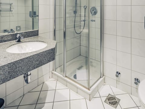 Standard Room, 1 Twin Bed | Bathroom | Combined shower/tub, eco-friendly toiletries, hair dryer, towels