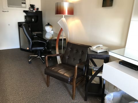 Double Room | Desk, iron/ironing board, free WiFi, bed sheets