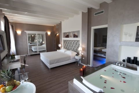 Minibar, in-room safe, desk, soundproofing