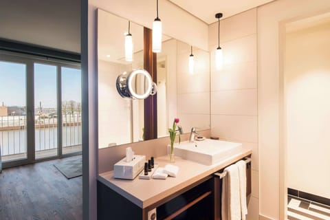 Superior Room, 1 Double Bed, Balcony (Larger Room) | Bathroom | Shower, eco-friendly toiletries, hair dryer, towels